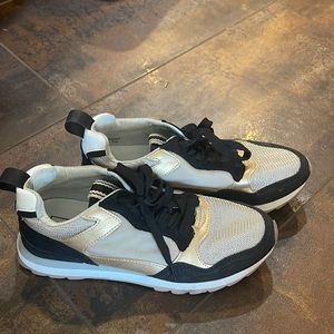 Black and Gold, Shu Shop sneaker